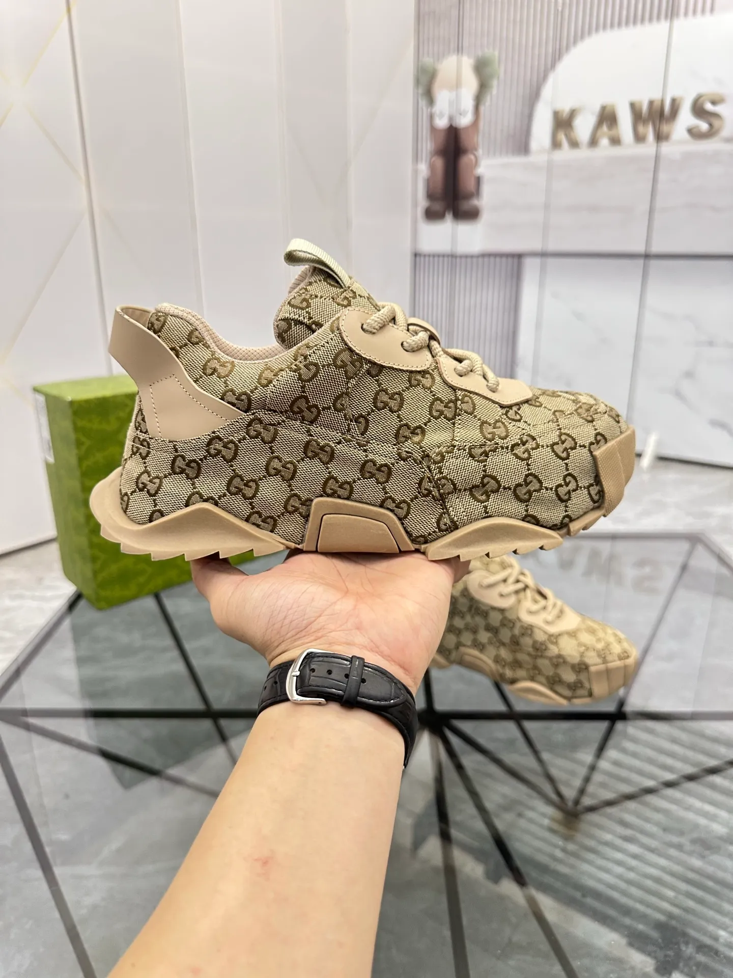 Men's shoes for sale 💰: 💰P580¥ Product trademark: Gucci* "Gucci*" low-top casual shoes Regular size: 38-45 (can be customized to 46) Large size Product materials: Upper imported cowhide stitching original material, breathable lining, original outsole. No.: 0008